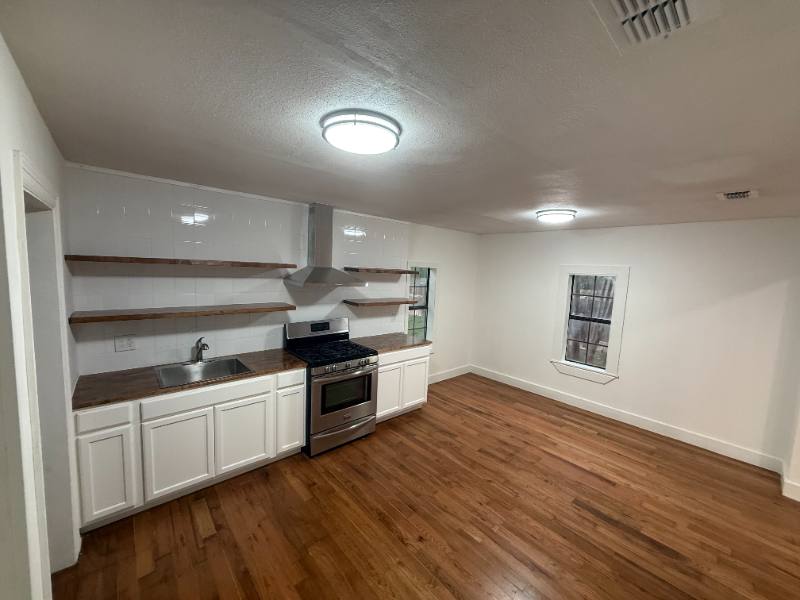 House for rent at 913 N 5th St, McAllen, TX 78501