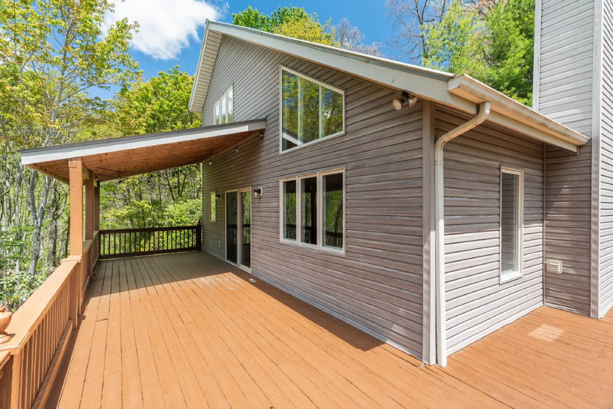 House for rent at 14 Hidden Rd, Clyde, NC 28721