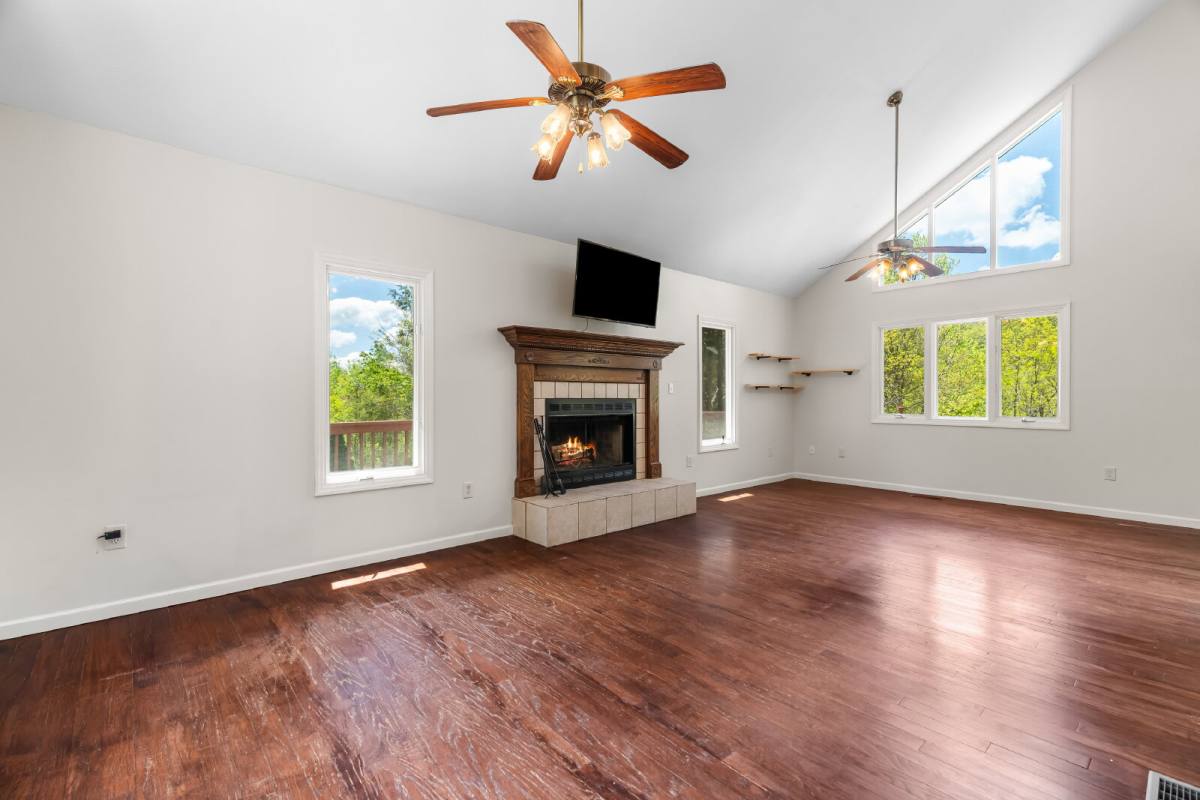 House for rent at 14 Hidden Rd, Clyde, NC 28721