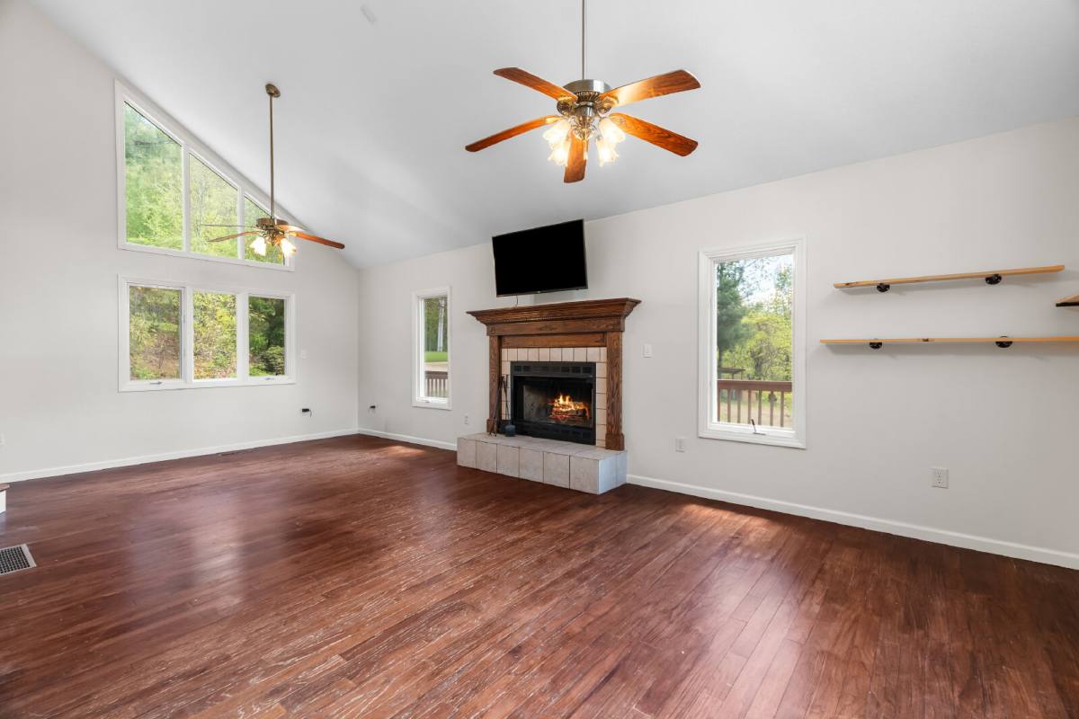 House for rent at 14 Hidden Rd, Clyde, NC 28721