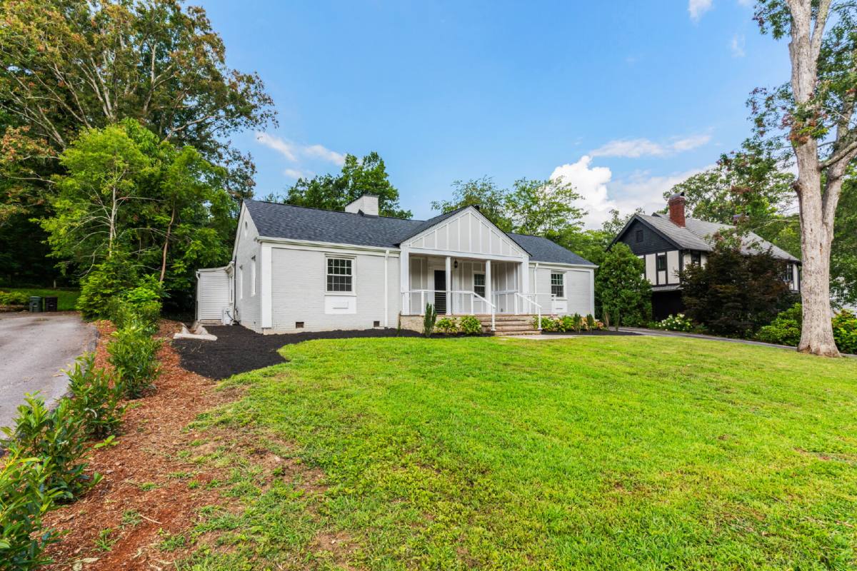 House for rent at 27 White Oak Rd, Asheville, NC 28803