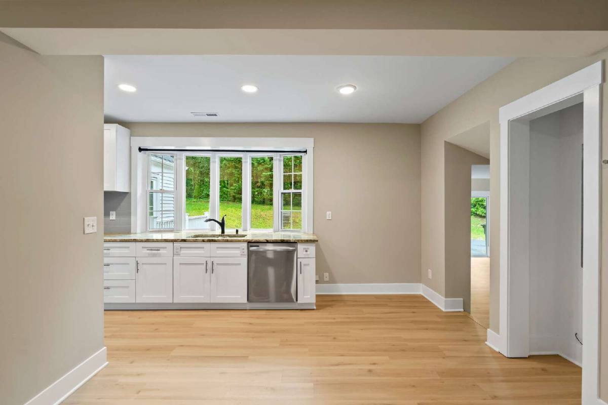House for rent at 27 White Oak Rd, Asheville, NC 28803