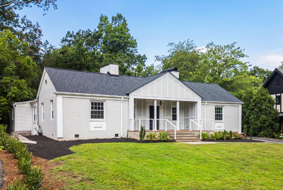 House for rent at 27 White Oak Rd, Asheville, NC 28803