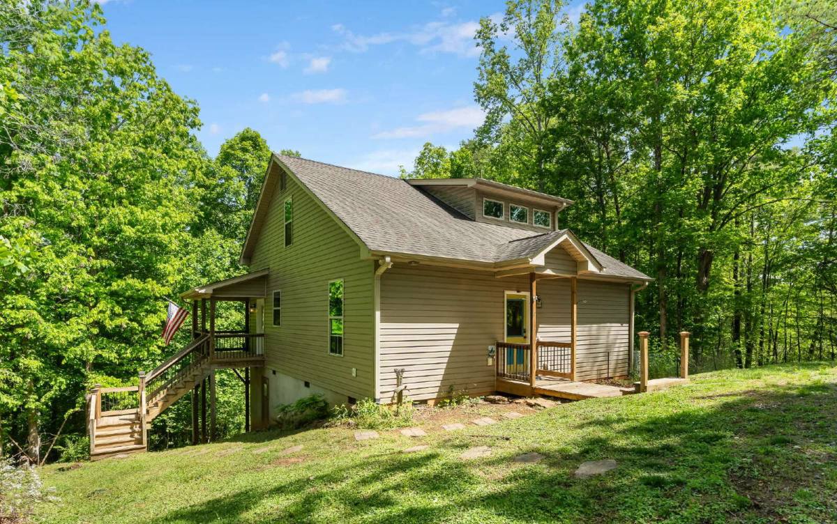 House for rent at 80 Miller Rd, Marshall, NC 28753