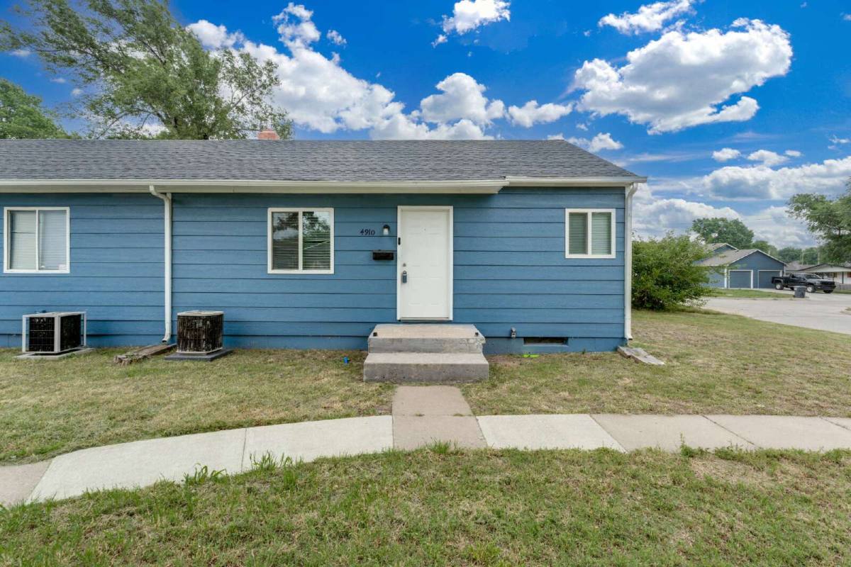 Townhouse for rent at 4910 E Gilbert, Wichita, KS 67218