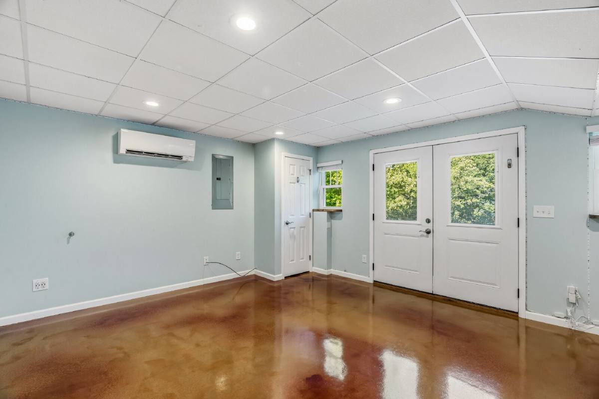 House for rent at 11 Whistle Ridge Rd, Candler, NC 28715