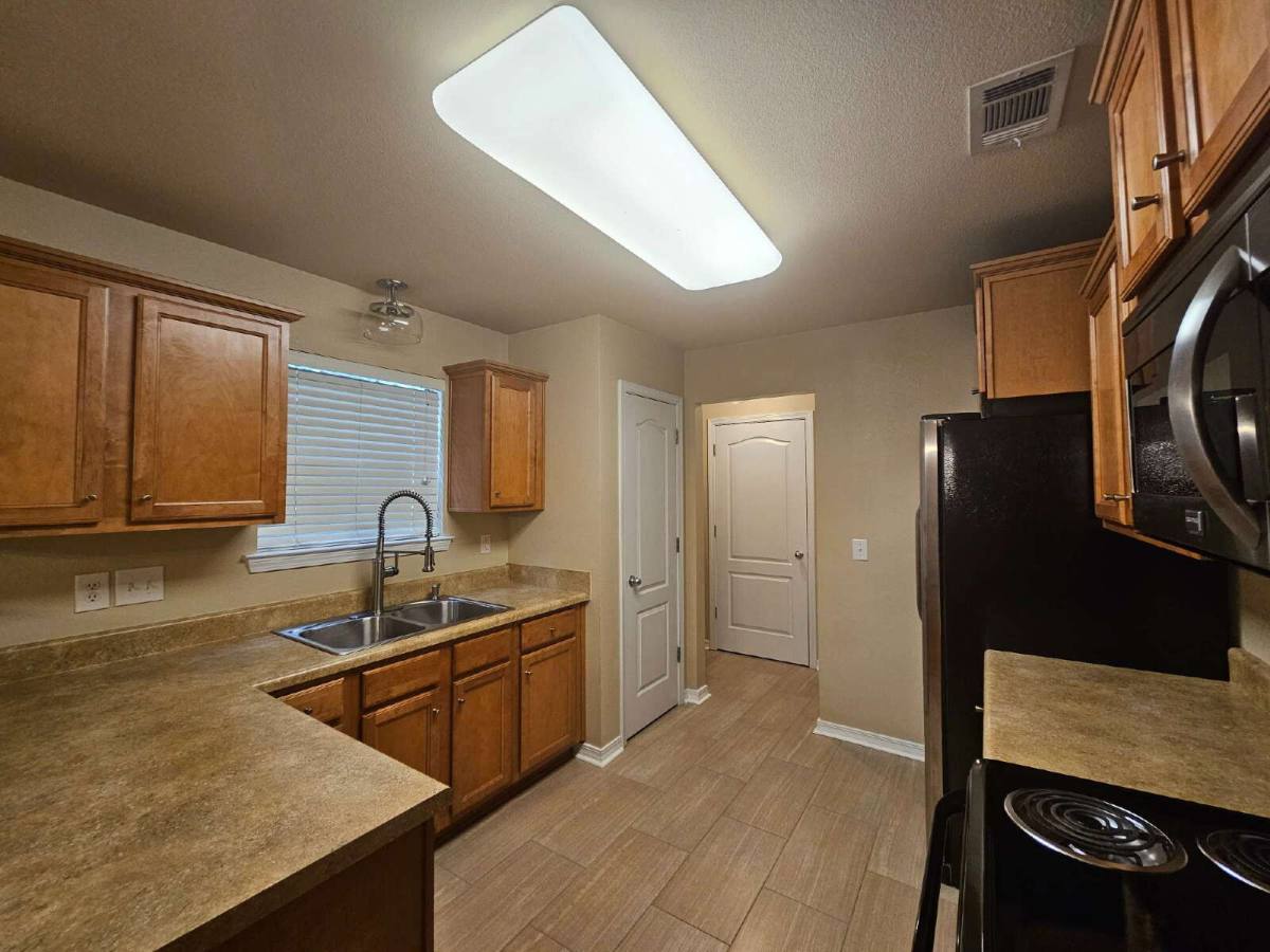House for rent at 1932 University St, Pensacola, FL 32504