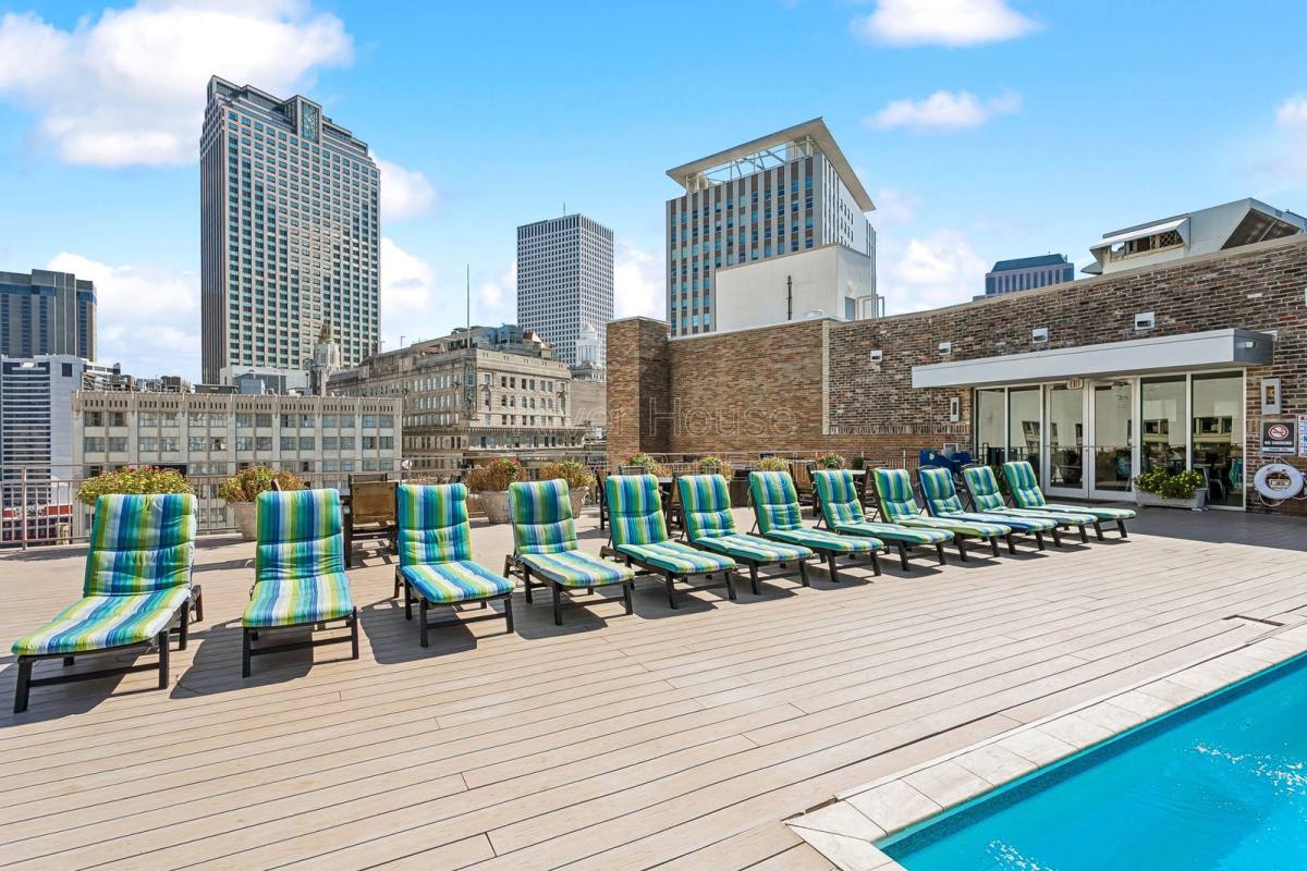 Apartment for rent at 925 Common St, New Orleans, LA 70112
