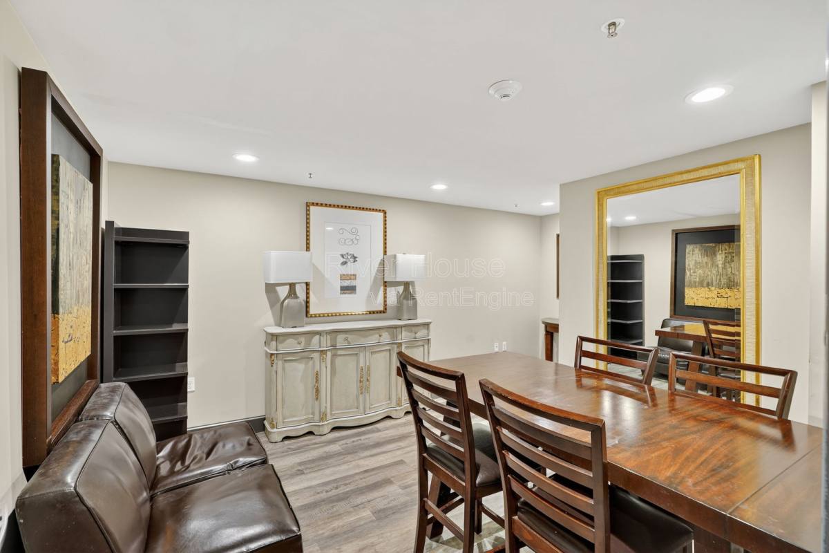 Apartment for rent at 925 Common St, New Orleans, LA 70112