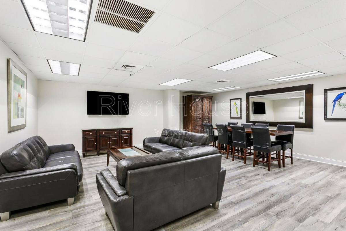 Apartment for rent at 925 Common St, New Orleans, LA 70112