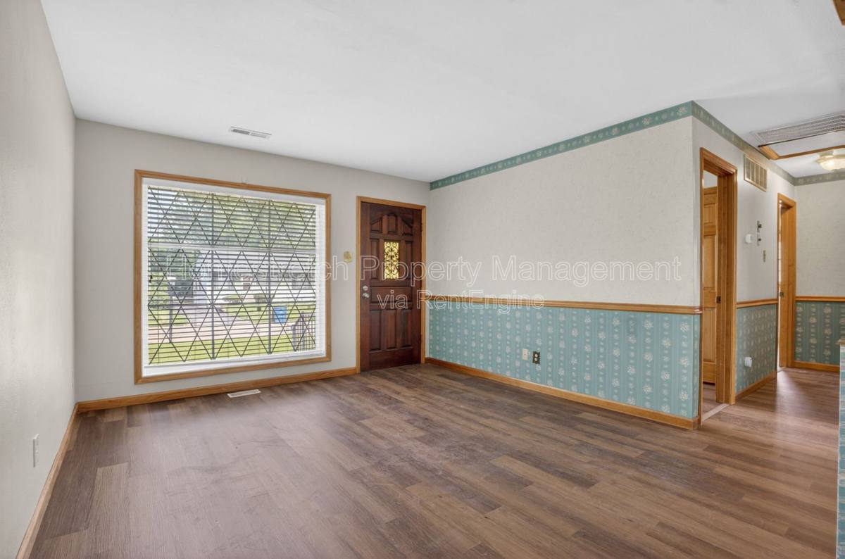 House for rent at 10527 Prestwick Dr, Saint Louis, MO 63137