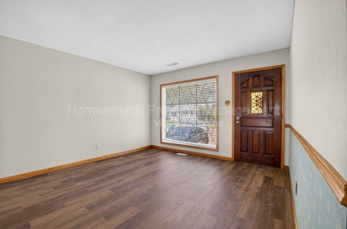 House for rent at 10527 Prestwick Dr, Saint Louis, MO 63137
