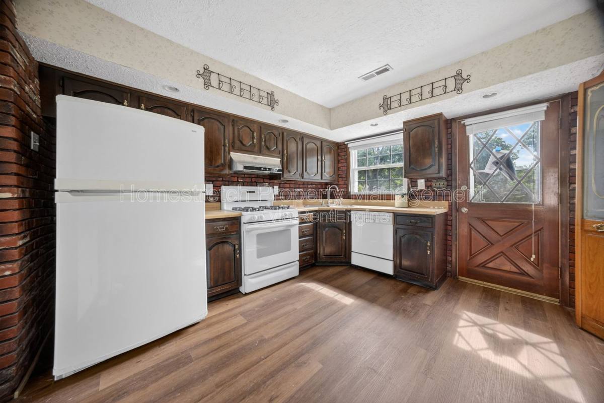 House for rent at 10527 Prestwick Dr, Saint Louis, MO 63137