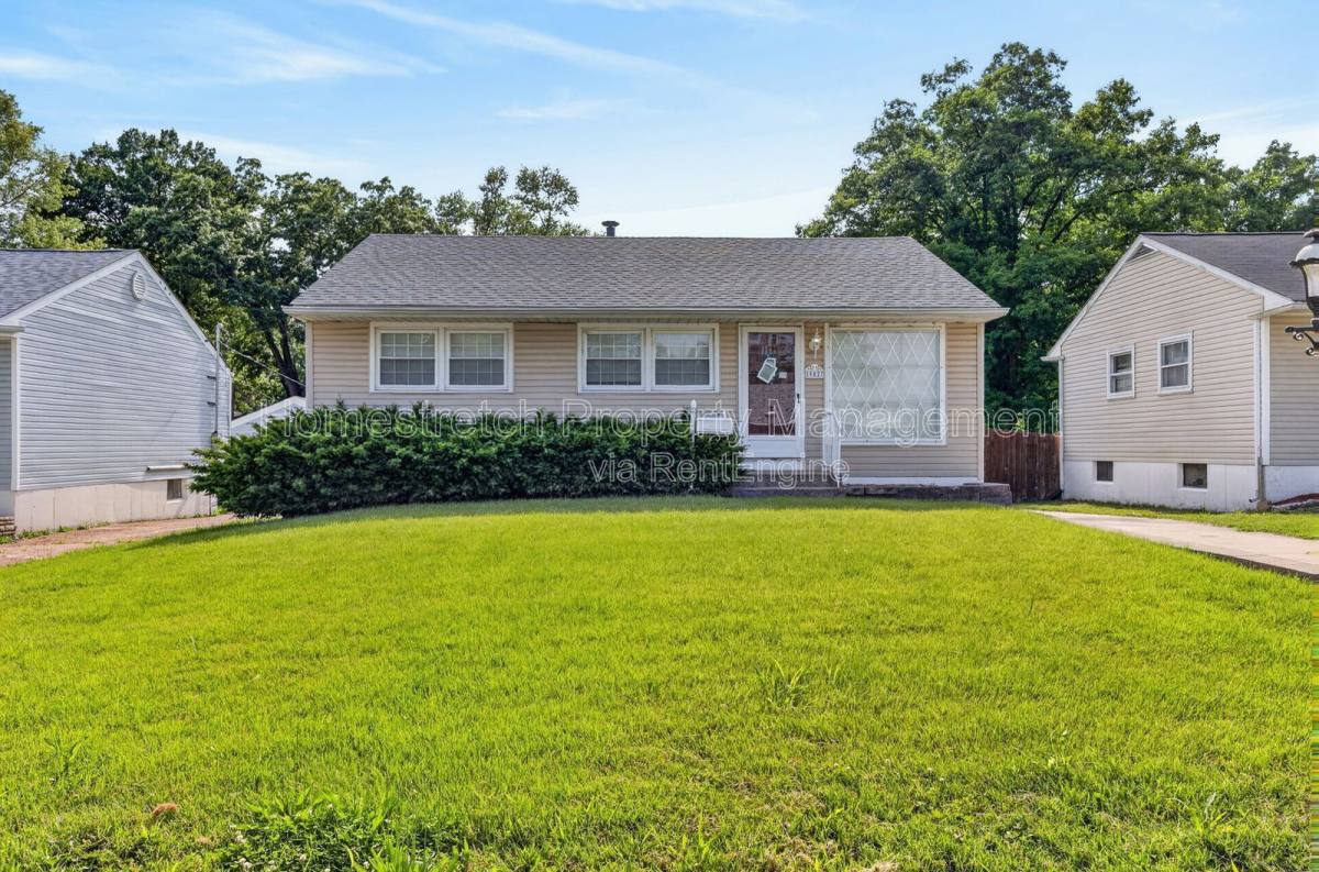 House for rent at 10527 Prestwick Dr, Saint Louis, MO 63137