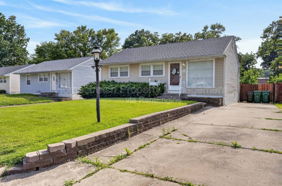 House for rent at 10527 Prestwick Dr, Saint Louis, MO 63137