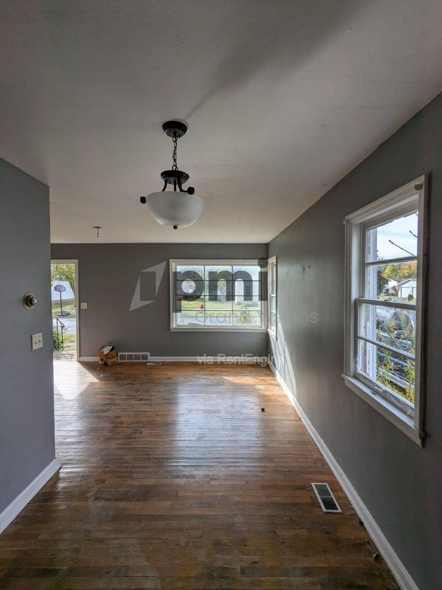 House for rent at 600 E Jefferson Ave, Casey, IL 62420