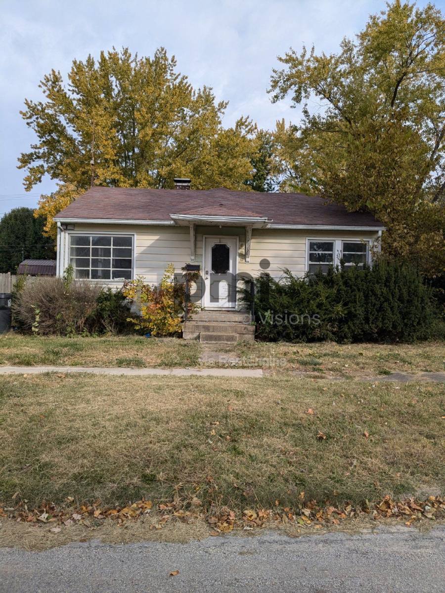 House for rent at 600 E Jefferson Ave, Casey, IL 62420