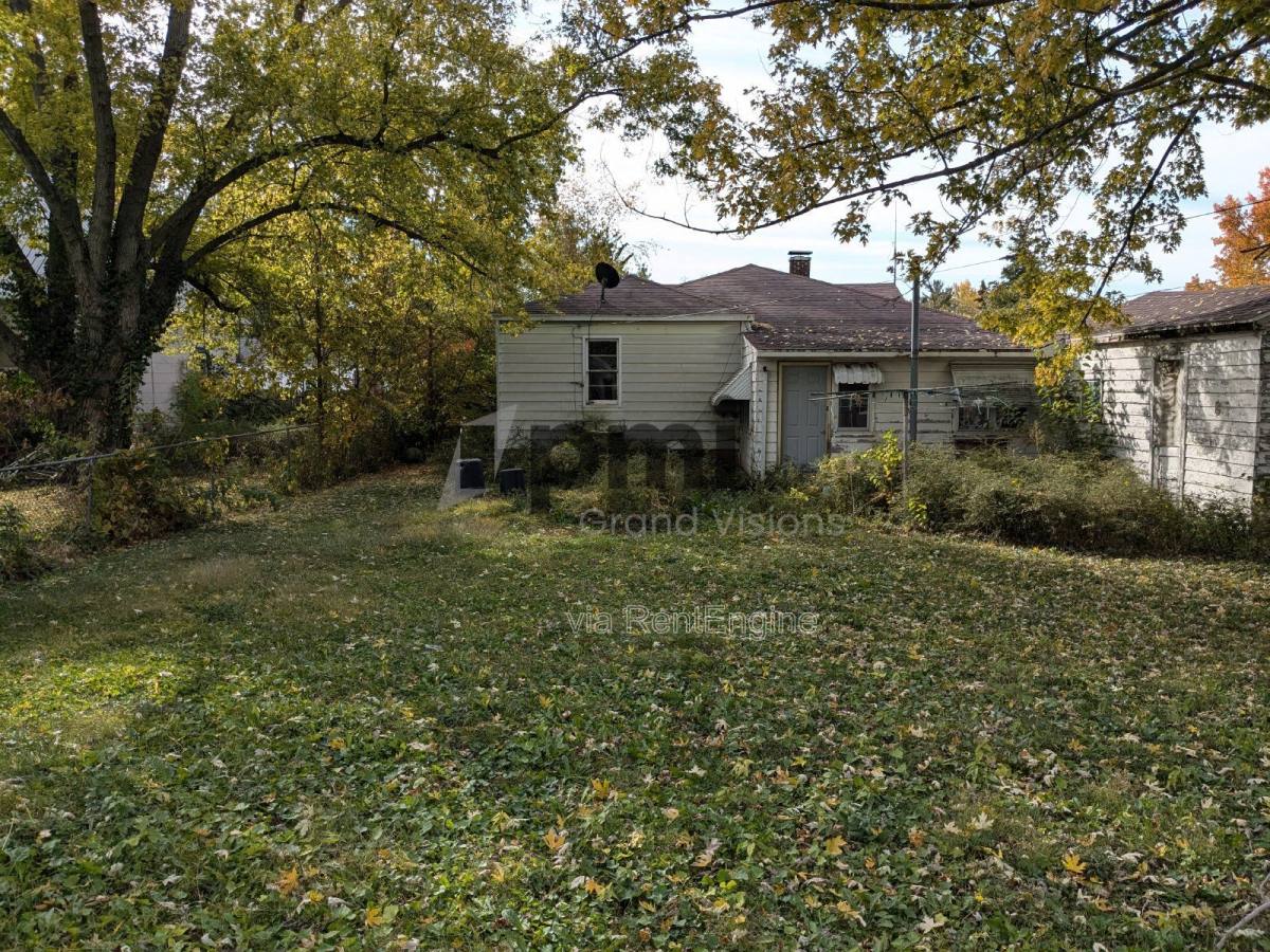 House for rent at 600 E Jefferson Ave, Casey, IL 62420