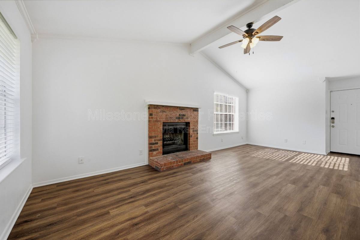 Apartment for rent at 914 W Washington St #F, Sherman, TX 75092