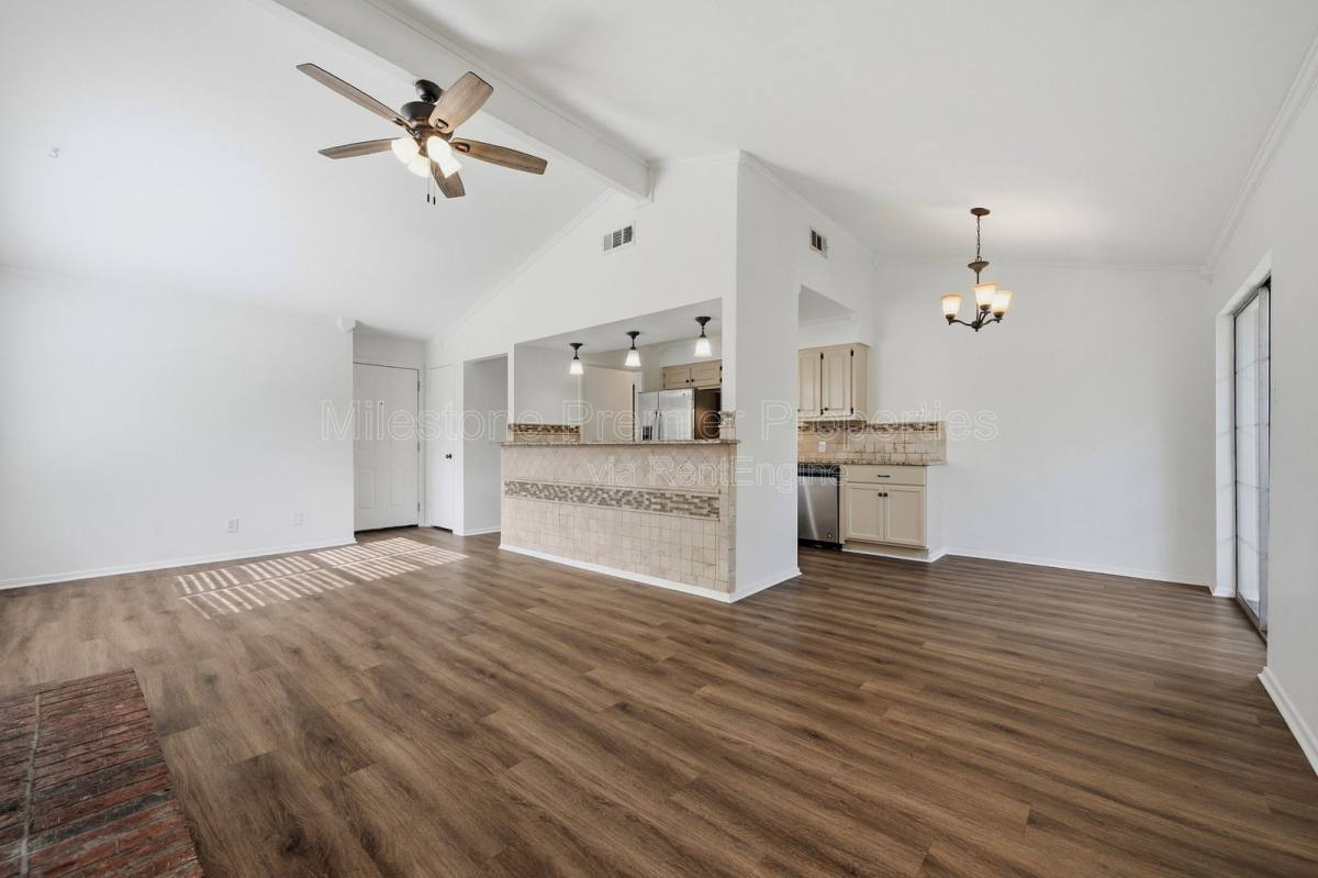 Apartment for rent at 914 W Washington St #F, Sherman, TX 75092