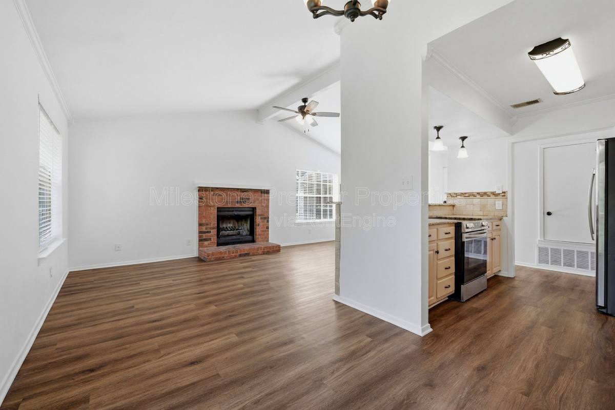 Apartment for rent at 914 W Washington St #F, Sherman, TX 75092
