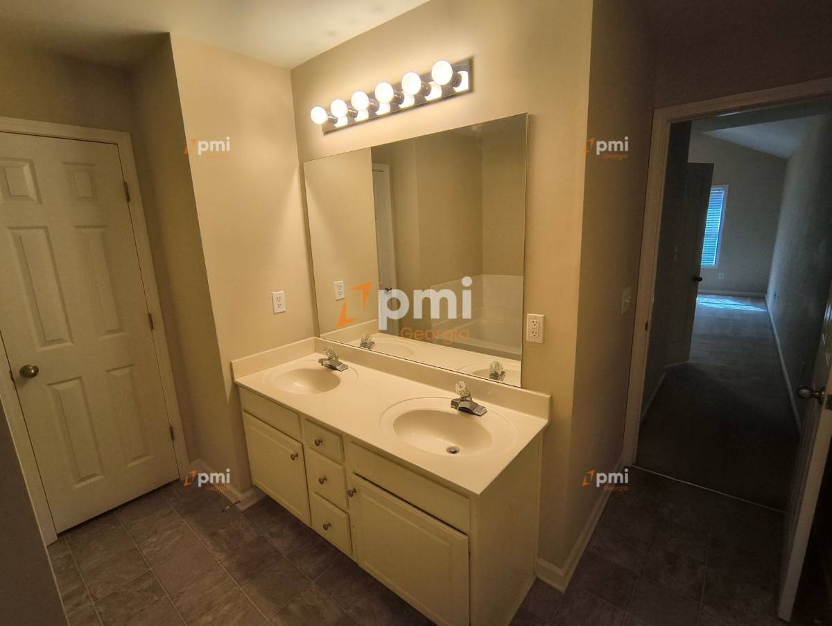 Townhouse for rent at 306 Creek Manor Way, Suwanee, GA 30024