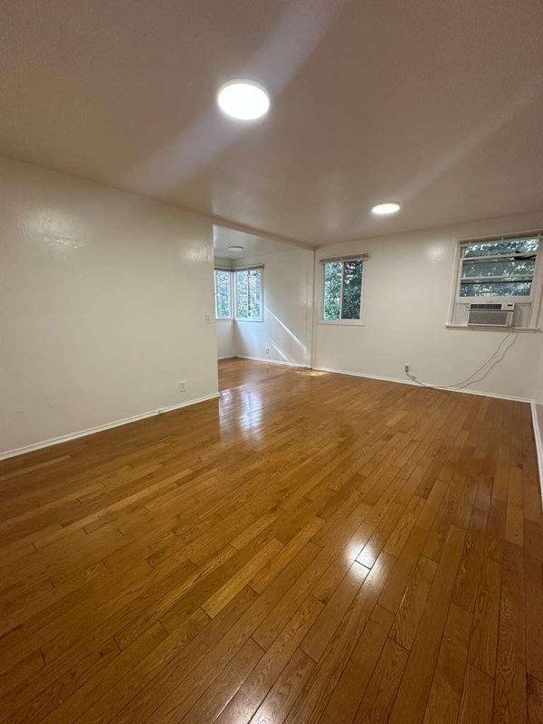 Apartment for rent at 1737 N Sycamore Ave #211, Los Angeles, CA 90028