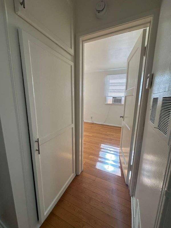 Apartment for rent at 1737 N Sycamore Ave #211, Los Angeles, CA 90028