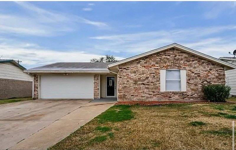 House for rent at 423 Southlake Dr, Forney, TX 75126