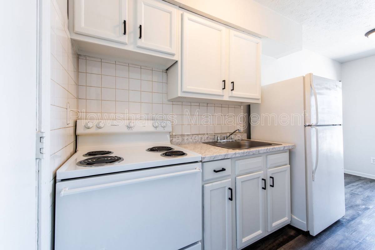 Apartment for rent at 3205 Twin Oak Lane #10, Louisville, KY 40219