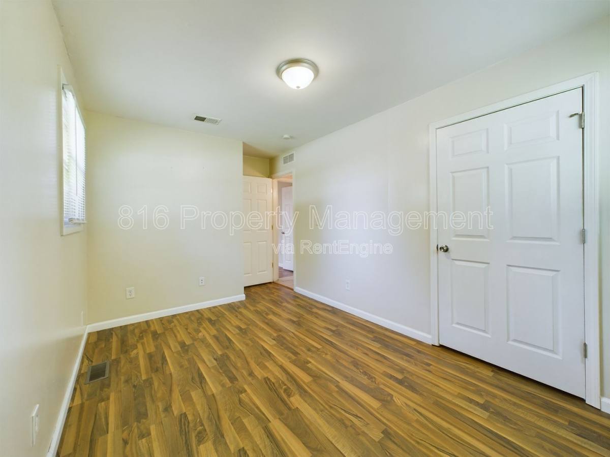 Apartment for rent at 19032 E Swope Trail, Independence, MO 64056