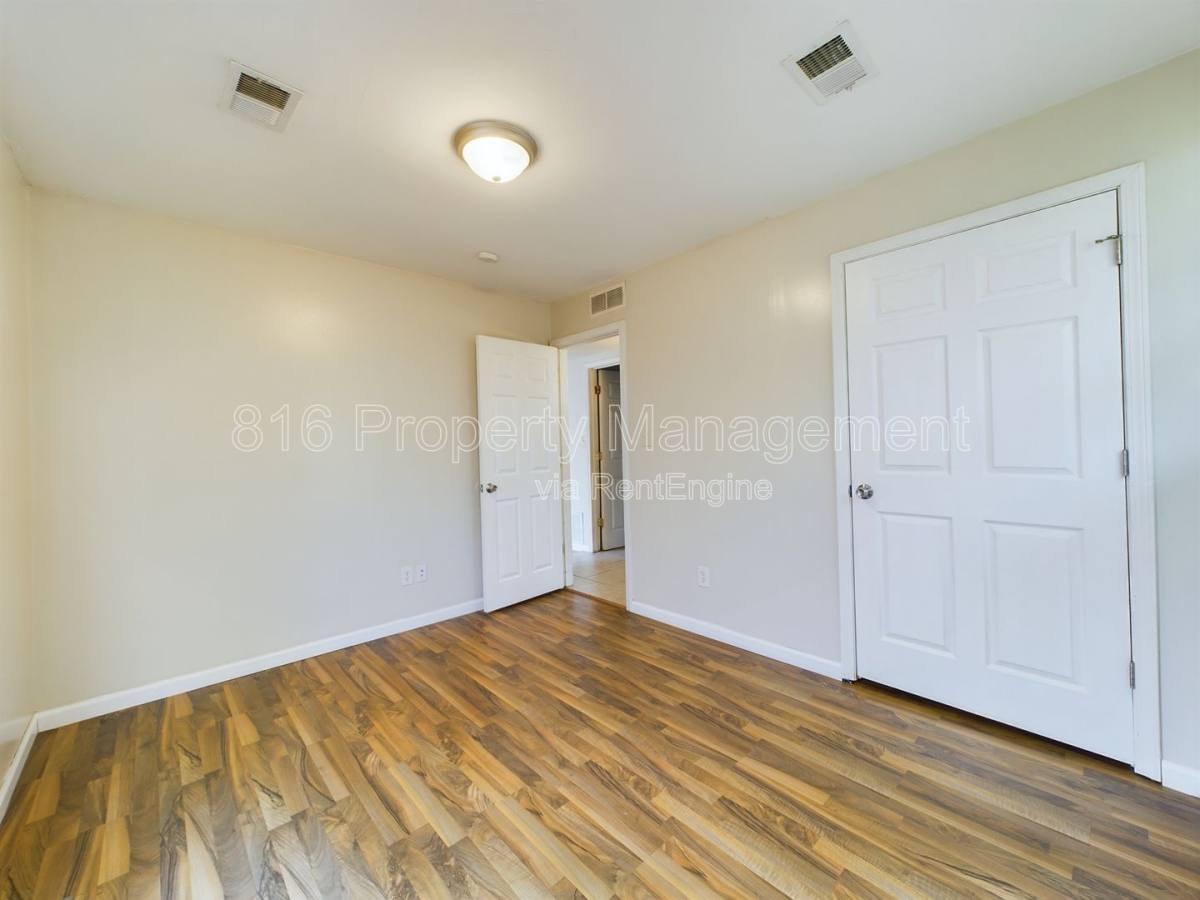 Apartment for rent at 19032 E Swope Trail, Independence, MO 64056