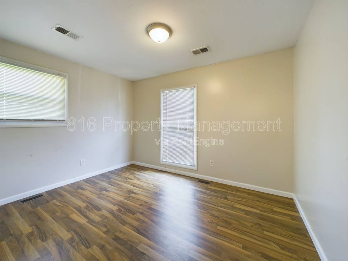 Apartment for rent at 19032 E Swope Trail, Independence, MO 64056