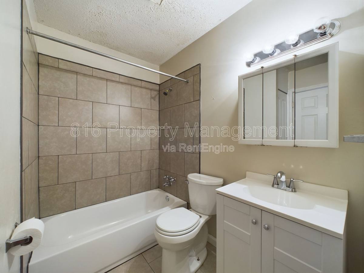 Apartment for rent at 19032 E Swope Trail, Independence, MO 64056