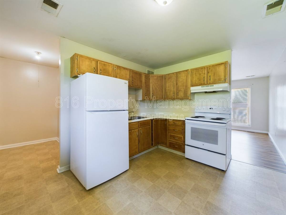 Apartment for rent at 19032 E Swope Trail, Independence, MO 64056