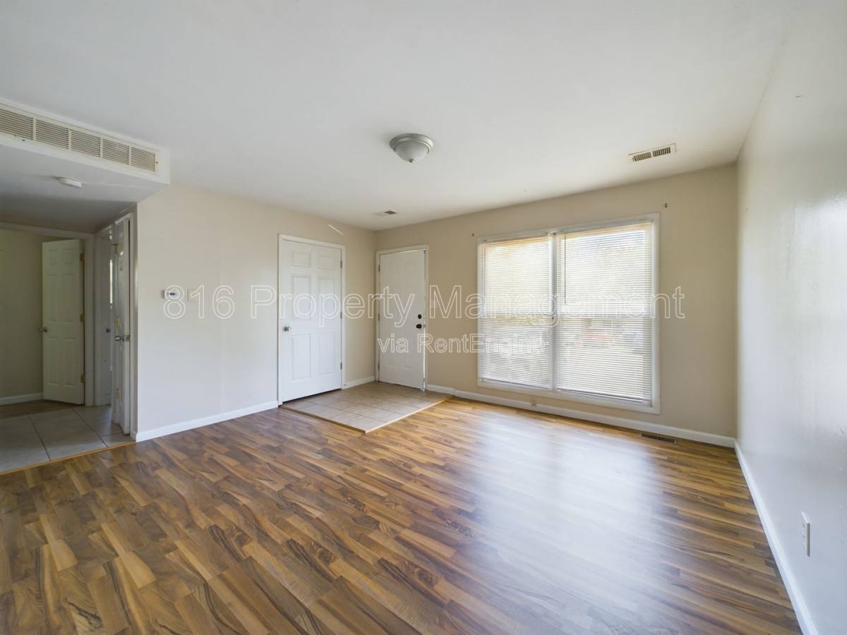 Apartment for rent at 19032 E Swope Trail, Independence, MO 64056