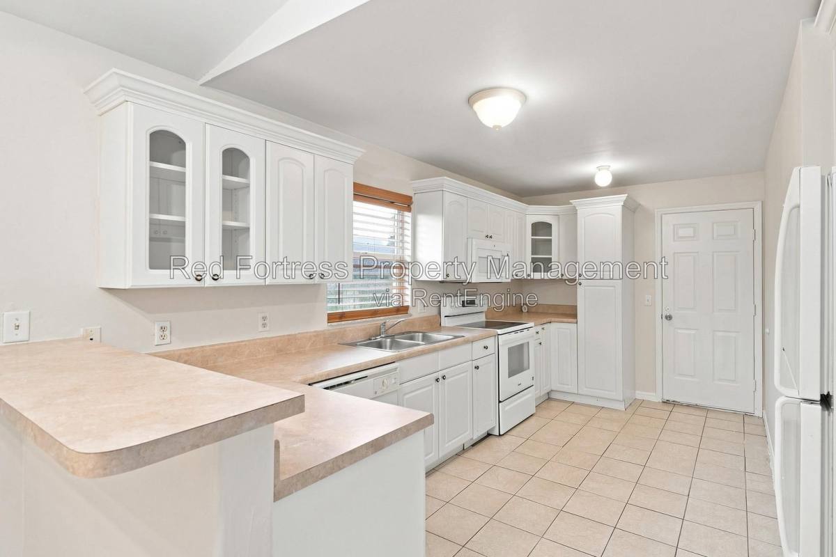 House for rent at 1814 SW 42nd St, Cape Coral, FL 33914
