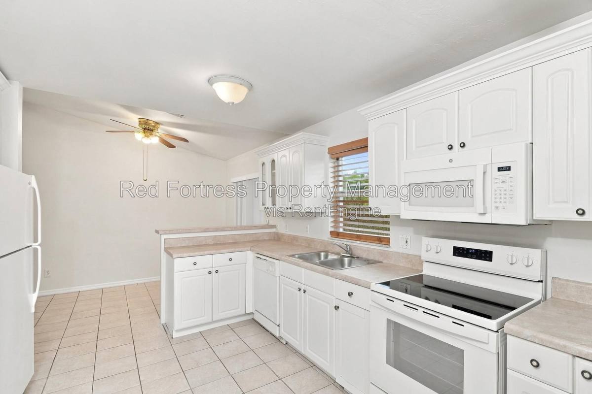 House for rent at 1814 SW 42nd St, Cape Coral, FL 33914