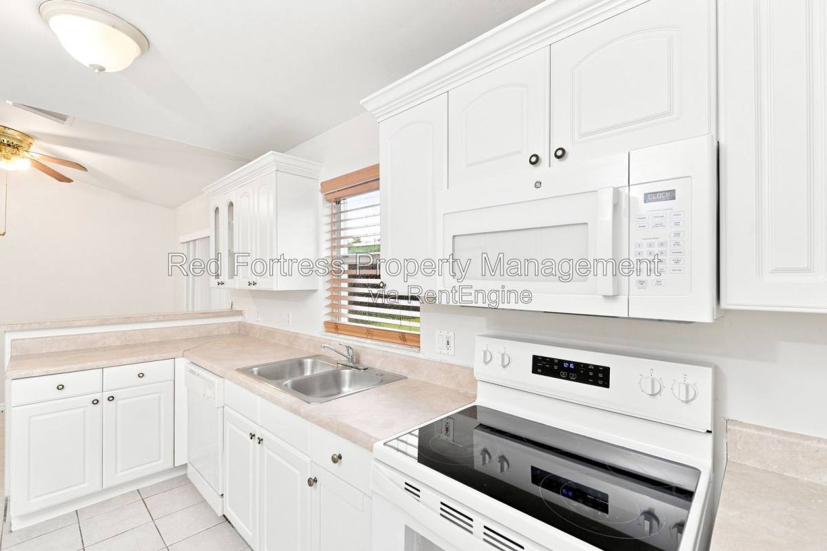 House for rent at 1814 SW 42nd St, Cape Coral, FL 33914