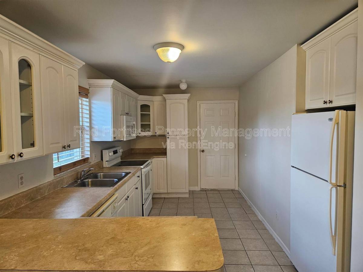 House for rent at 1814 SW 42nd St, Cape Coral, FL 33914