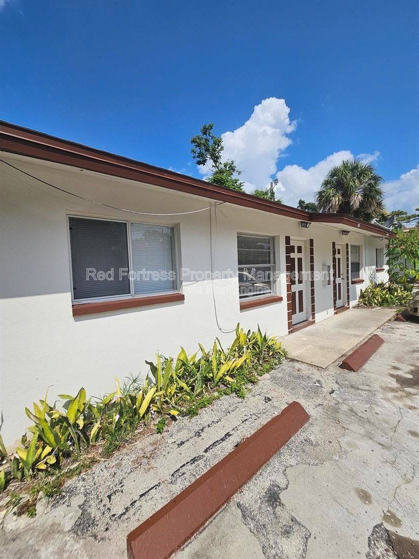 Apartment for rent at 3814 Desoto Ave, Fort Myers, FL 33916