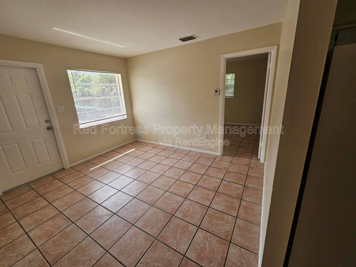 Apartment for rent at 3814 Desoto Ave, Fort Myers, FL 33916