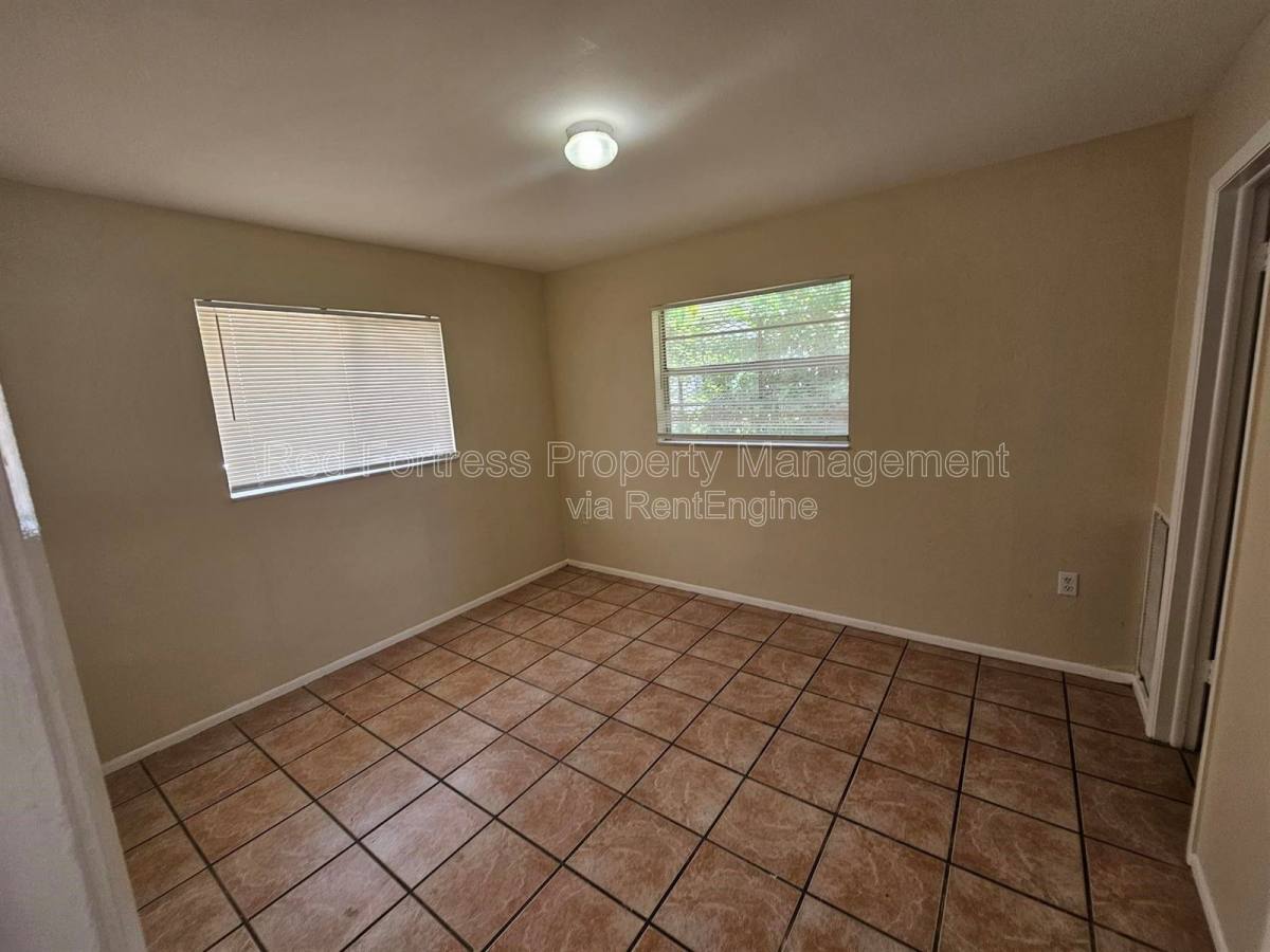 Apartment for rent at 3814 Desoto Ave, Fort Myers, FL 33916