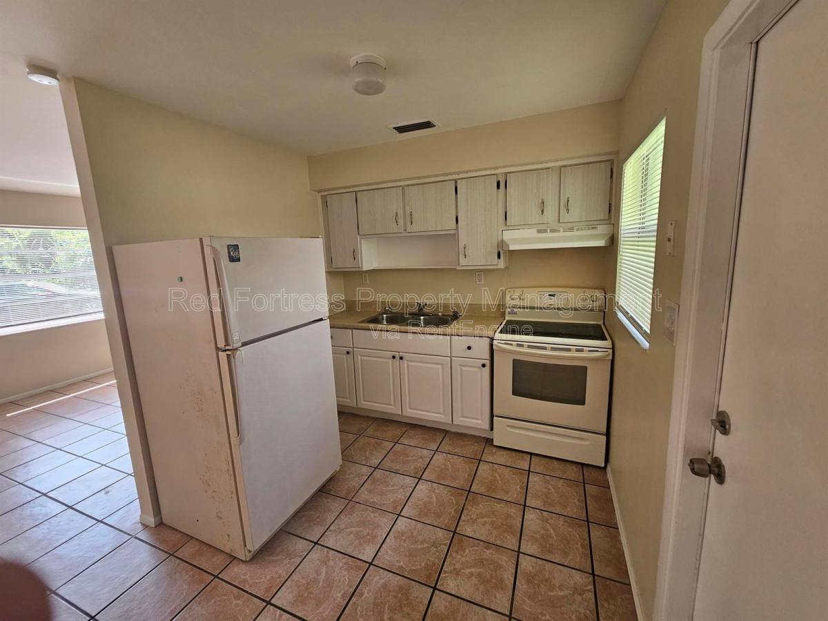 Apartment for rent at 3814 Desoto Ave, Fort Myers, FL 33916