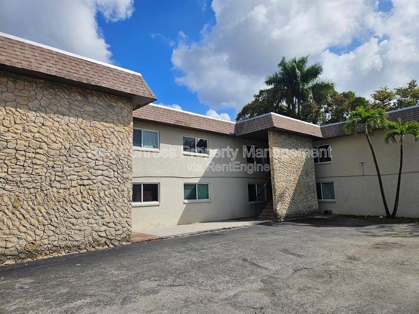 Apartment for rent at 4331 Glenwood Ave #7, Fort Myers, FL 33905