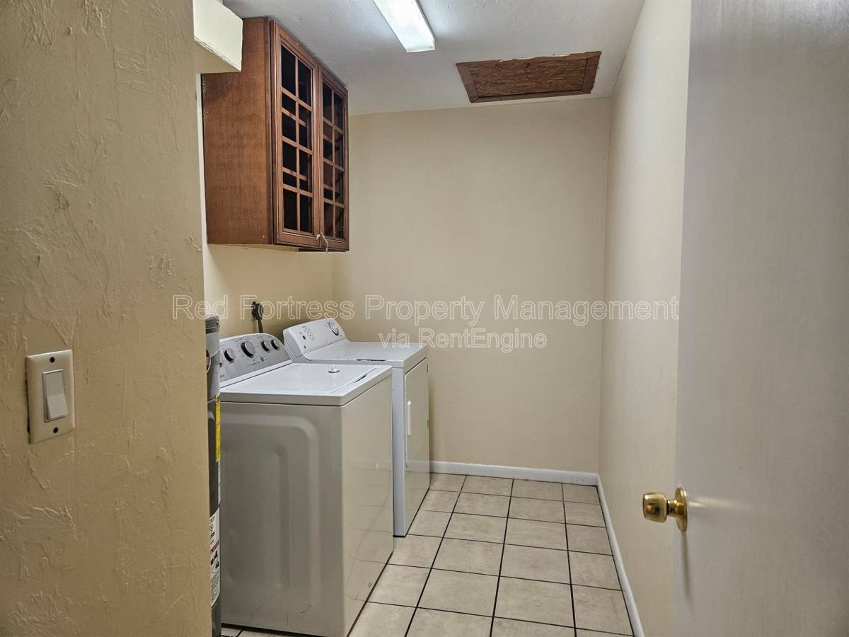 Apartment for rent at 3339 Edgewood Ave, Fort Myers, FL 33916