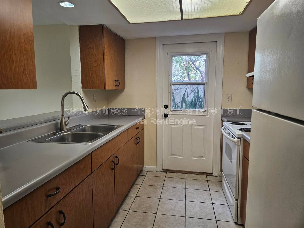 Apartment for rent at 3339 Edgewood Ave, Fort Myers, FL 33916