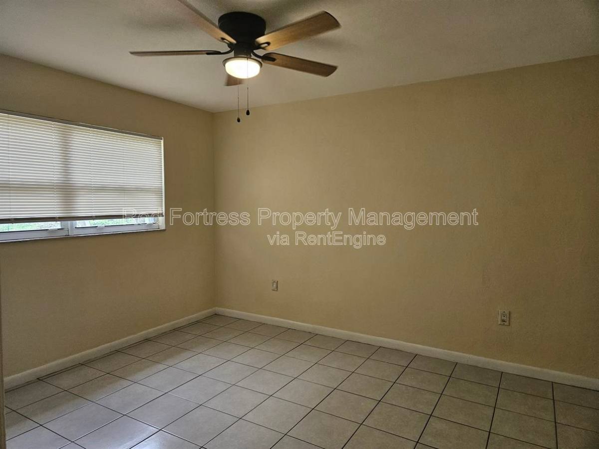 Apartment for rent at 3339 Edgewood Ave, Fort Myers, FL 33916