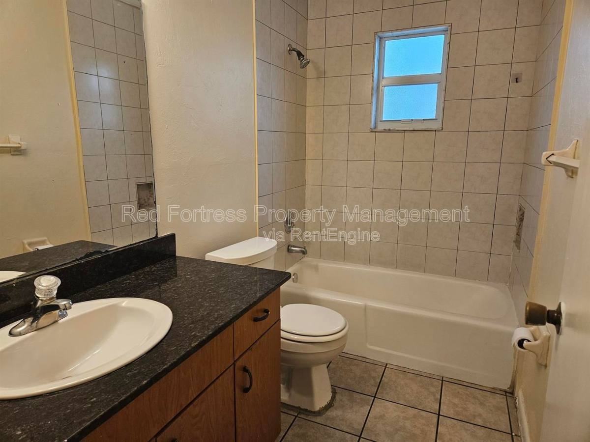 Apartment for rent at 3339 Edgewood Ave, Fort Myers, FL 33916