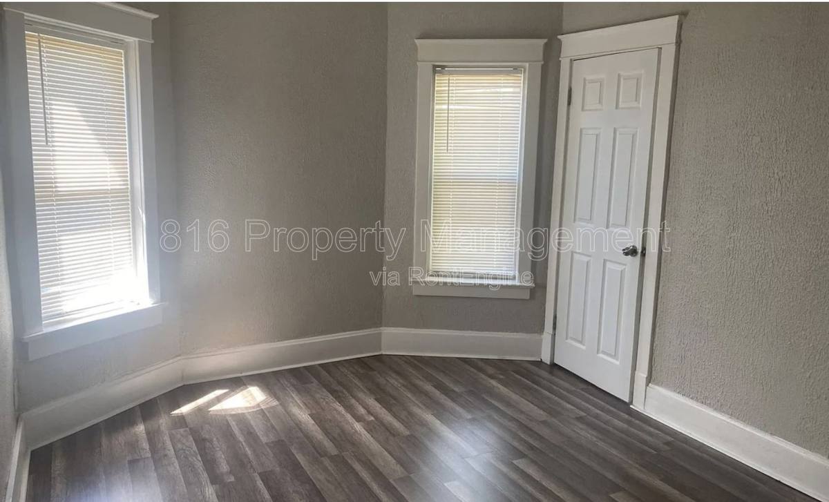 Apartment for rent at 2702 Peery Ave #2E, Kansas City, MO 64127
